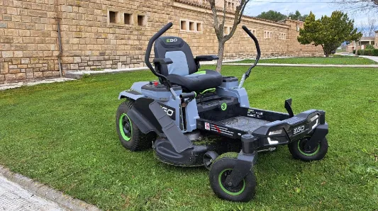 Tractores desbrozadores y cortacéspedes a batería